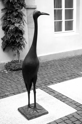 Martin Mayer: Kranich. 1966, bronze, h 165 cm.