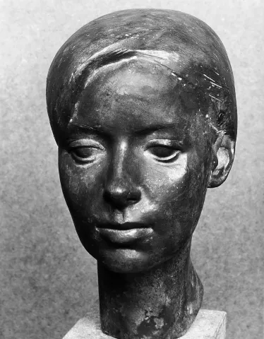 Martin Mayer: Sonja. 1959, bronze, h 32 cm.