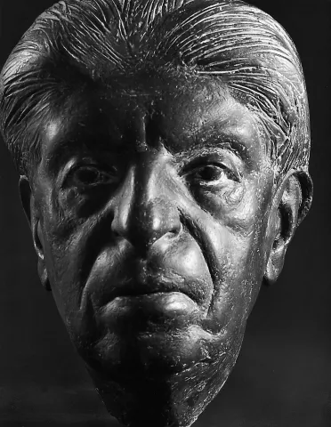 Martin Mayer: Ernst Bloch. 1971, bronze, h 39 cm.