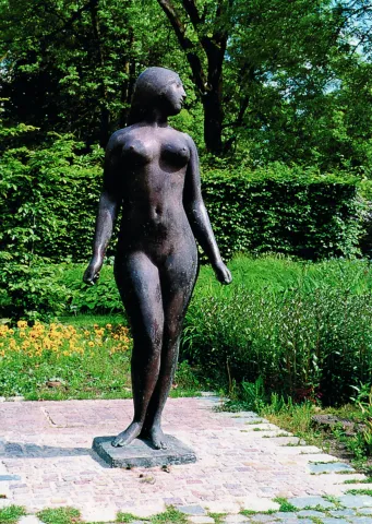 Martin Mayer: Eos. 1986, bronze, h 162 cm.